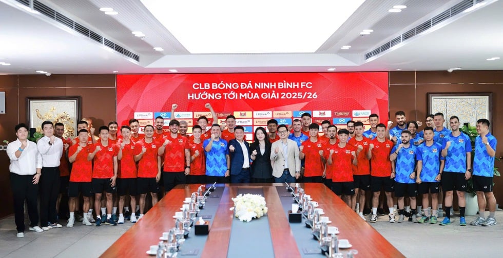 Tò mò lễ công bố tân HLV Tây Ban Nha của Ninh Bình: V-League khốc liệt ngay từ bây giờ- Ảnh 3.