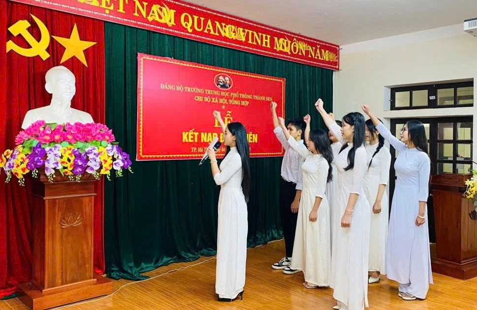 Tuổi 18 vào Đảng: Tự hào và khát vọng cống hiến