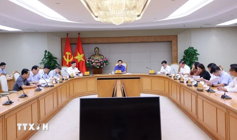 Phó Thủ tướng Trần Hồng Hà chủ trì cuộc họp. (Ảnh: Văn Điệp/TTXVN)