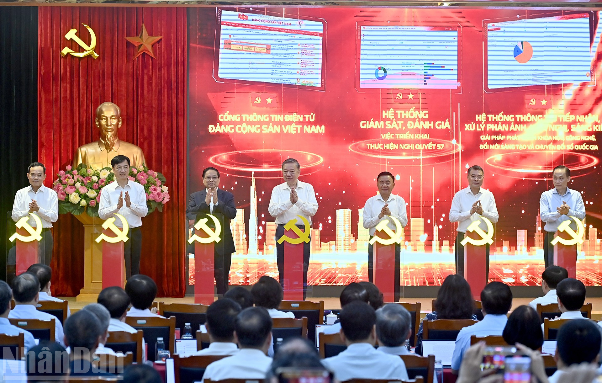[Ảnh] Tổng Bí thư Tô Lâm dự ra mắt 3 nền tảng số phục vụ triển khai Nghị quyết số 57-NQ/TW