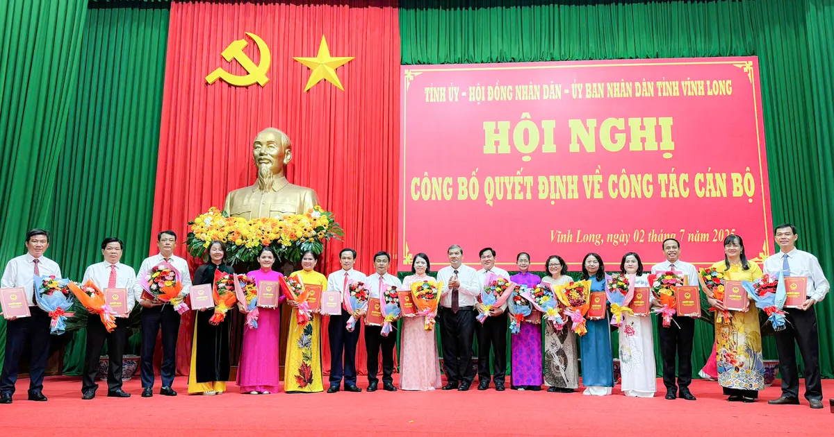 សេចក្តីជូនដំណឹងរបស់ថ្នាក់ដឹកនាំមន្ទីរ អង្គភាព និងវិស័យនានានៃខេត្ត Vinh Long