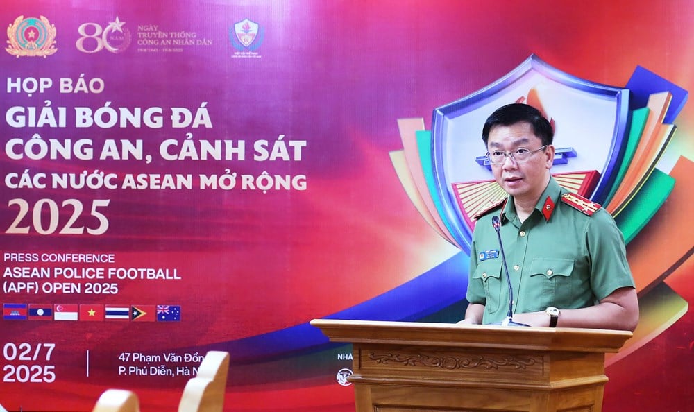 Spreading images of police officers of ASEAN countries - photo 1