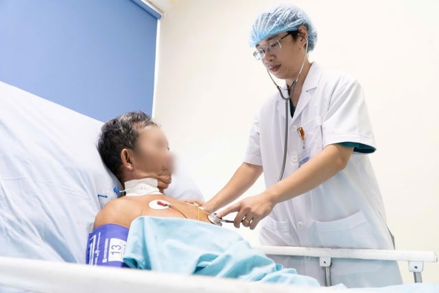 Người đàn ông ở TP.Đà Nẵng bị ong vò vẽ đốt hơn 30 mũi- Ảnh 1.