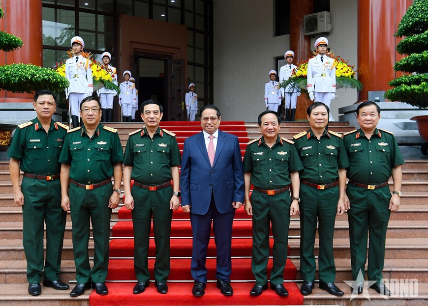 នាយករដ្ឋមន្ត្រី Pham Minh Chinh ចូលរួមសន្និសីទយោធា - នយោបាយនៃកងទ័ពទាំងមូលក្នុងរយៈពេល ៦ ខែដើមឆ្នាំ ២០២៥