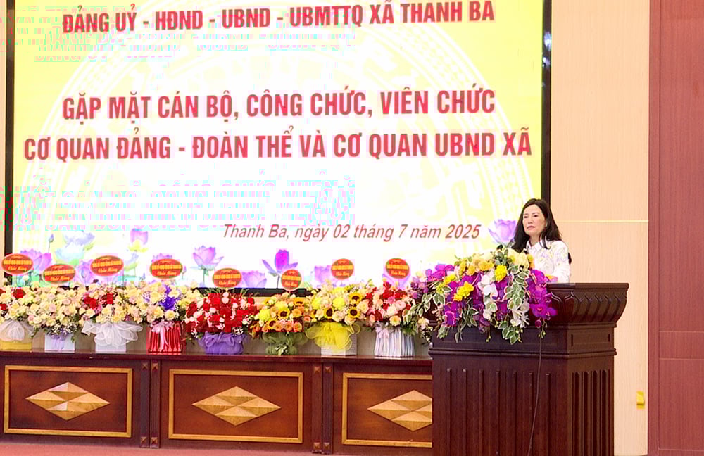 ឃុំ Thanh Ba ជួបសំណេះសំណាលជាមួយមន្ត្រី មន្ត្រីរាជការនៃស្ថាប័នបក្ស សហជីព និងគណៈកម្មាធិការប្រជាជនឃុំ