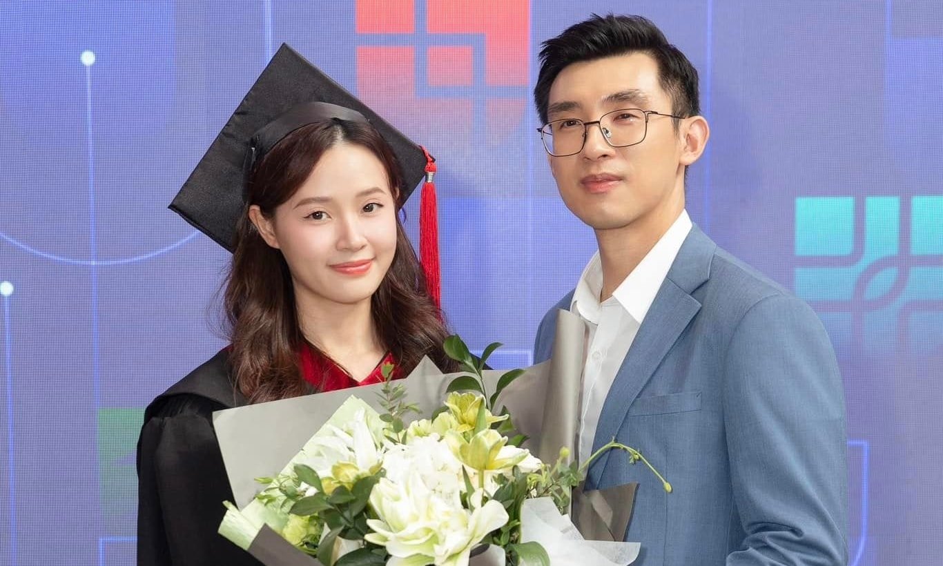 Midu trong ngày tốt nghiệp thạc sĩ
