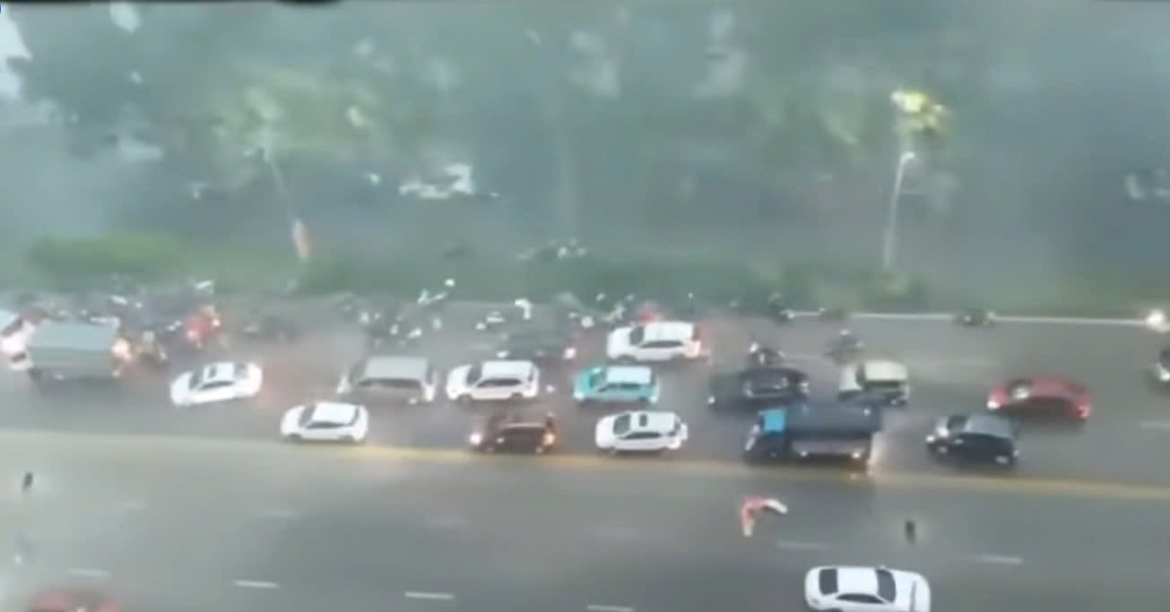 Driving in a thunderstorm or strong wind: What to do to stay safe?