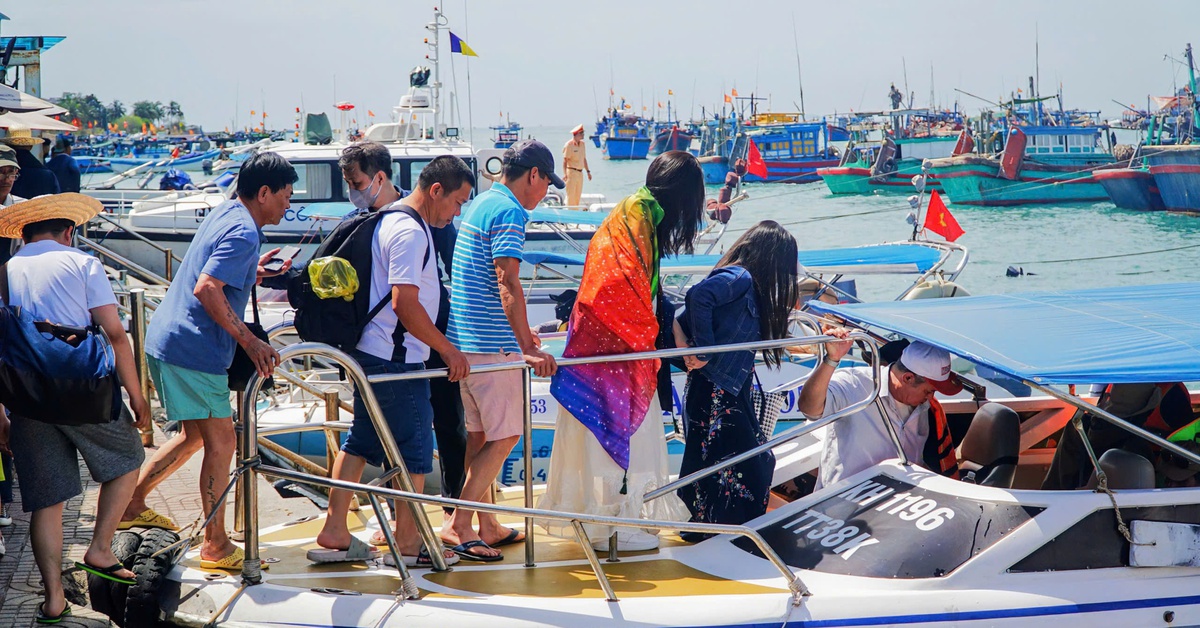 តើទូកទេសចរណ៍ Nha Trang ដំណើរការយ៉ាងដូចម្តេច ដើម្បីធានាសុវត្ថិភាពជូនភ្ញៀវទេសចរ?