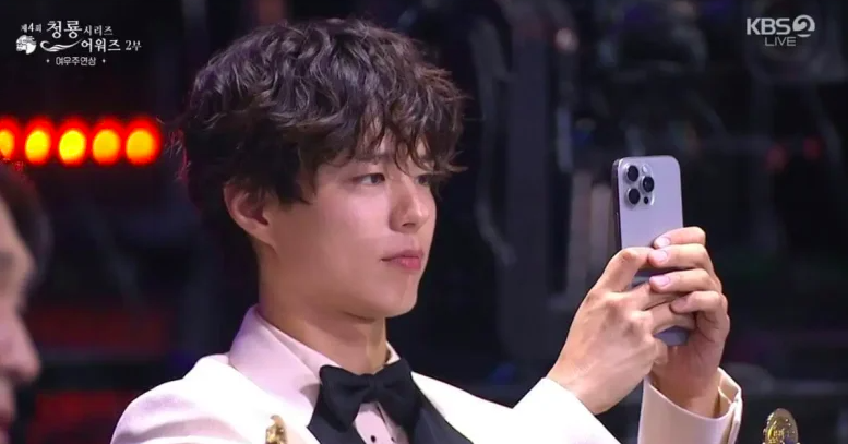 ពេលវេលា 'ព្យុះ' របស់ Park Bo Gum សម្រាប់ IU