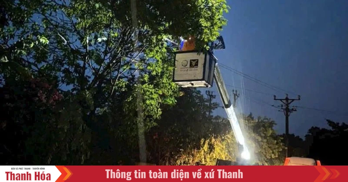 Gần 7.600 khách hàng chờ cấp điện trở lại sau trận mưa dông tối 19/7