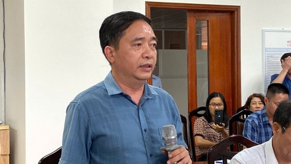 Tranh thủ tối đa tìm kiếm nạn nhân đắm tàu du lịch trước khi bão vào -0