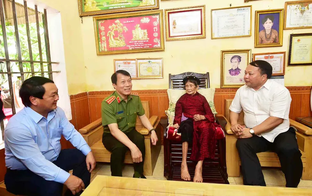 Bo-Cong-An-Luong-Tam.jpg