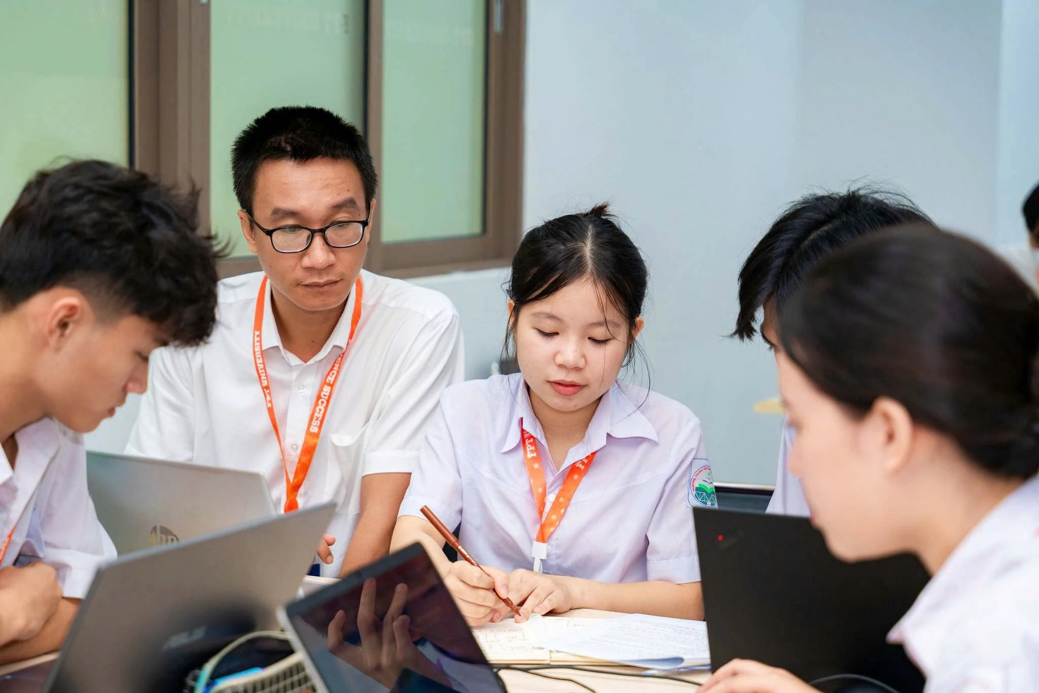 Học sinh dùng AI tạo phần mềm chống biến đổi khí hậu