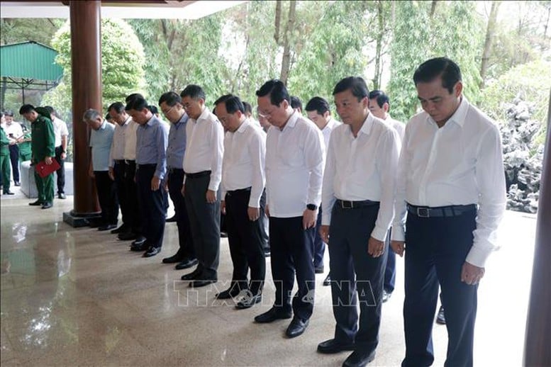 Đoàn công tác của Trung ương thăm gia đình chính sách, người có công với cách mạng tại Hà Tĩnh, Đắk Lắk- Ảnh 2.
