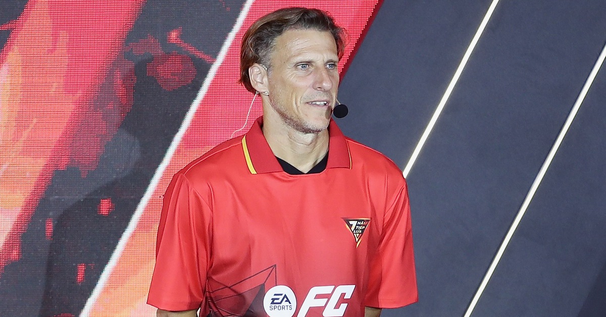 វីរបុរសបាល់ទាត់ Diego Forlan មកវៀតណាម
