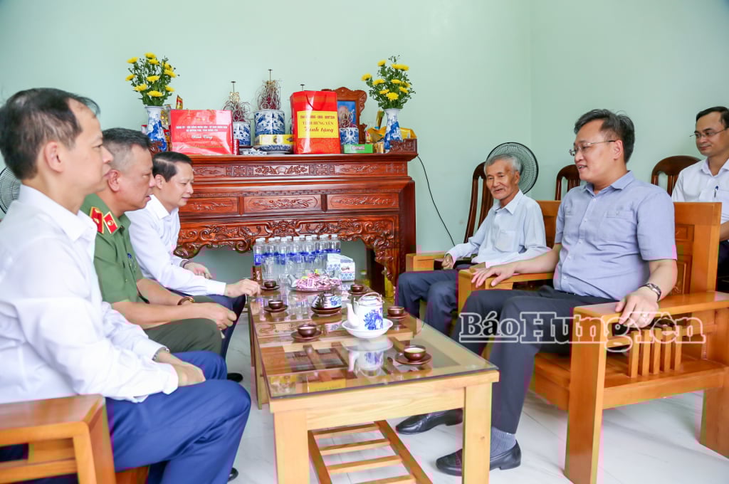 លេខាបក្សខេត្ត Nguyen Huu Nghia និងគណៈប្រតិភូបានចូលជួបលោក Nguyen Gia Cu។