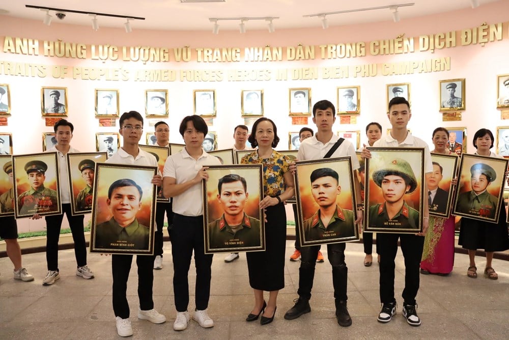 Exhibition of Portraits of People's Armed Forces Heroes in the Dien Bien Phu Campaign - photo 2