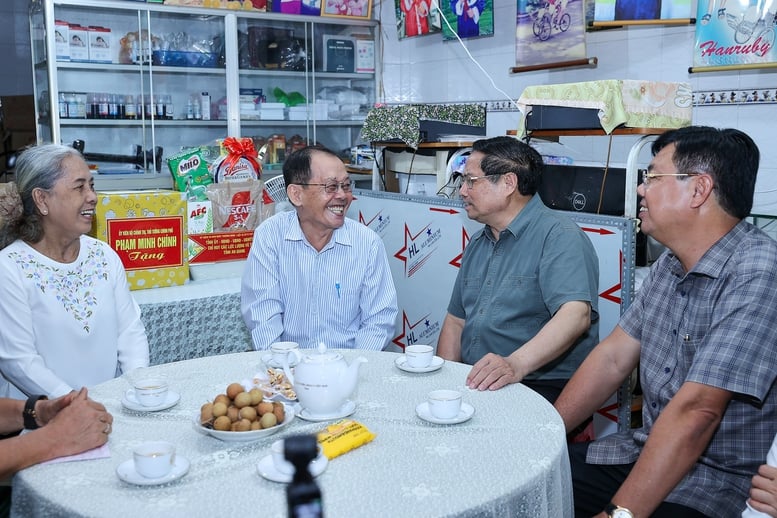 Thủ tướng tưởng niệm, tri ân các anh hùng liệt sĩ, người có công tại tỉnh An Giang- Ảnh 6.