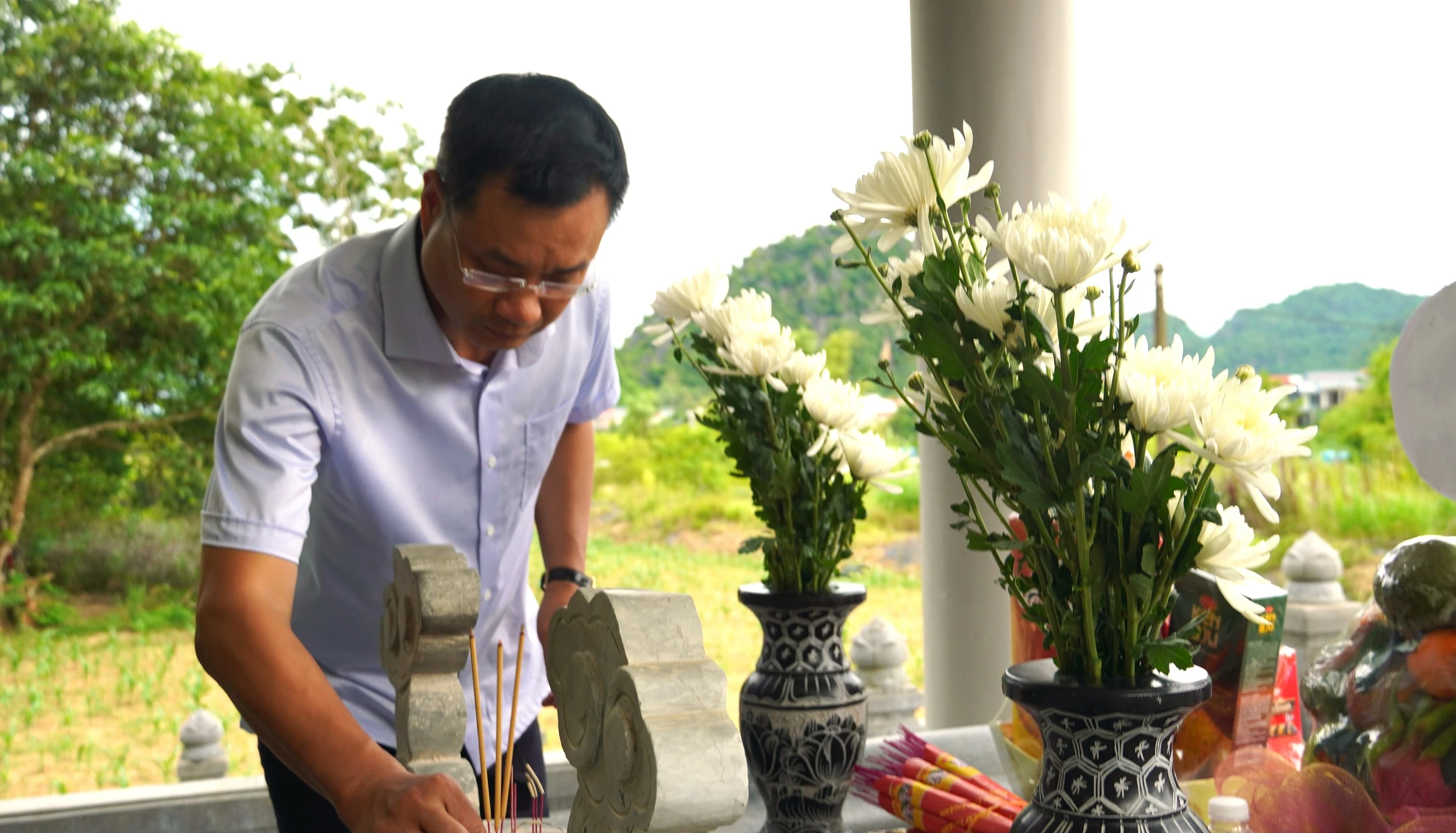 Lãnh đạo tỉnh dâng hương viếng các anh hùng liệt sĩ