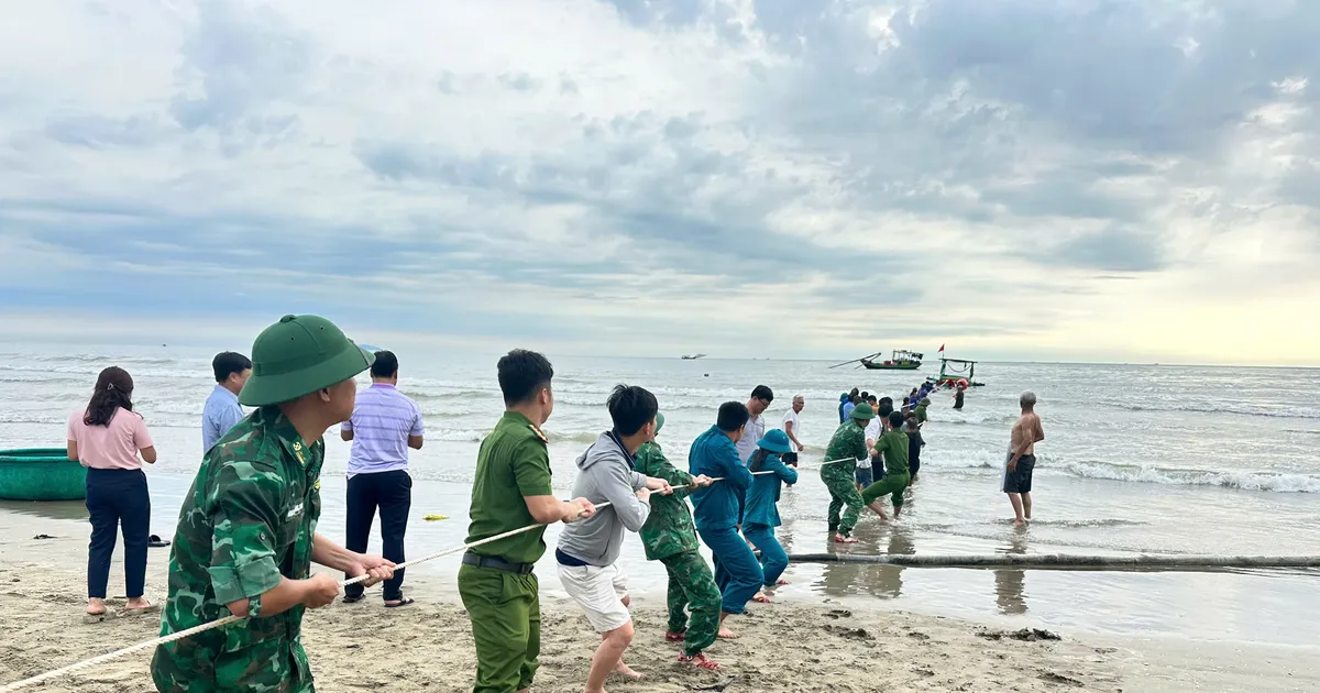 Ha Tinh៖ ទូកនេសាទចំនួន ២ គ្រឿង និងអ្នកនេសាទ ៨ នាក់បានបាត់ទំនាក់ទំនង ហើយបានទៅដល់ច្រាំងដោយសុវត្ថិភាព