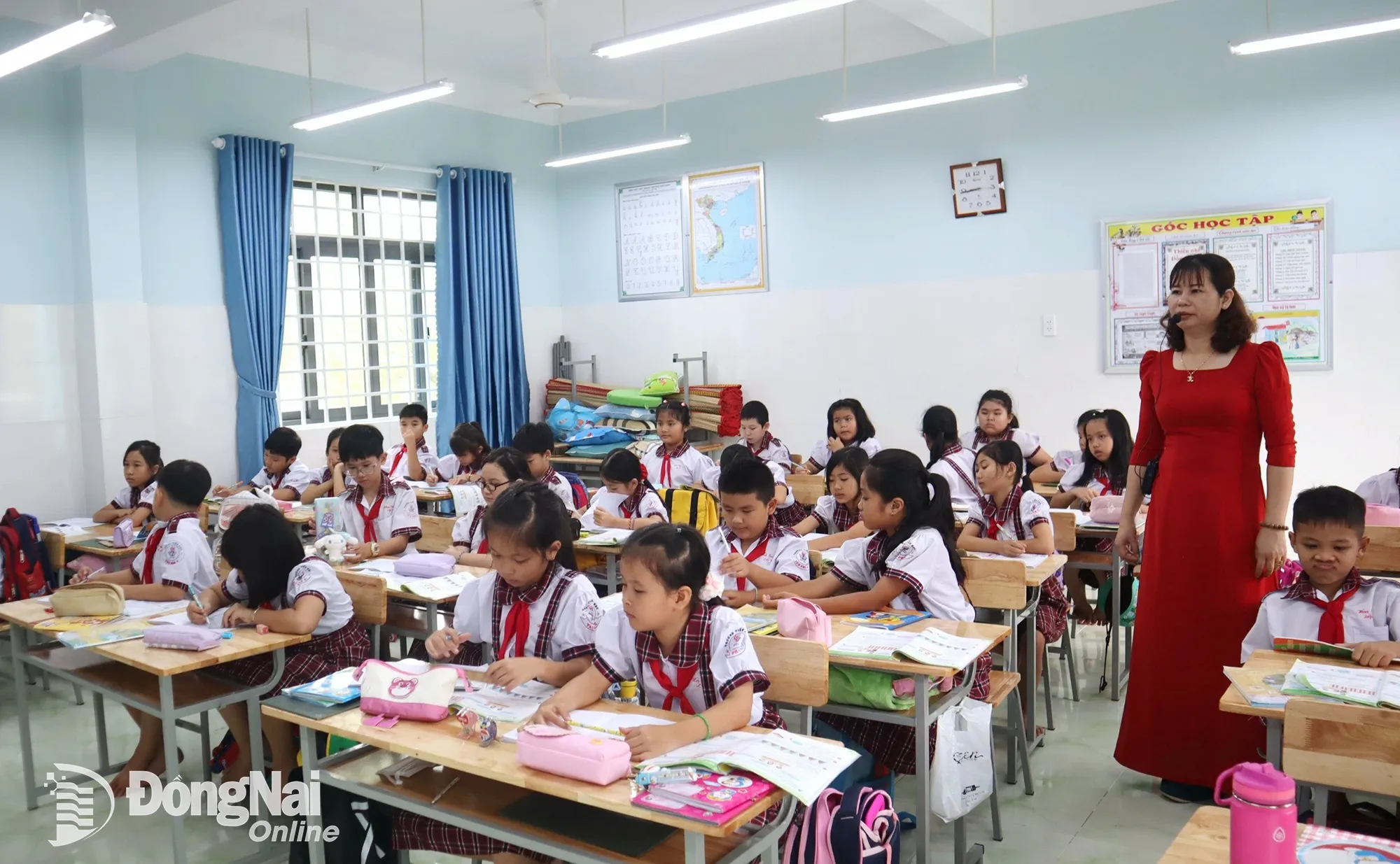 Học sinh cả nước sẽ được hỗ trợ 50% mức đóng bảo hiểm y tế. Ảnh: Nhã Trâm
