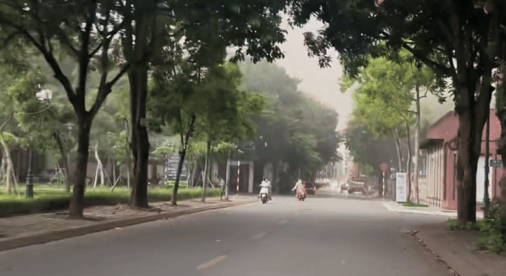 Khoảnh khắc thời tiết Hà Nội trở mặt trong vài giây, hút triệu lượt xem - 1