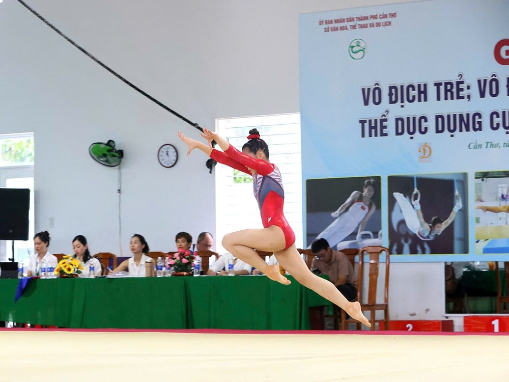 Closing the 2025 National Gymnastics Age Group Championship: Ho Chi Minh City won the overall championship - photo 3