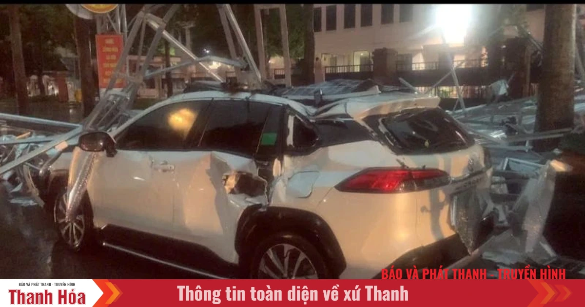 [Cập nhật] - Mưa dông khiến nhiều nhà dân tốc mái, công sở hư hỏng