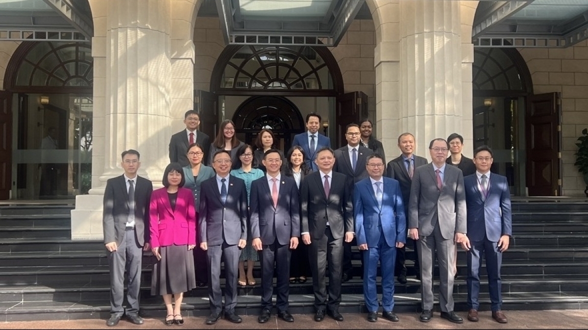 វៀតណាម​-​សិង្ហ​បុរី​រៀបចំ​ការ​ពិគ្រោះ​យោបល់​កុងស៊ុល​ទ្វេភាគី​លើក​ដំបូង​