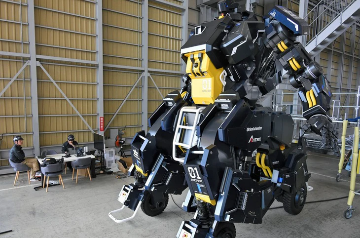 Nhật Bản phát triển robot cứu hộ khổng lồ hình người - Ảnh 1.
