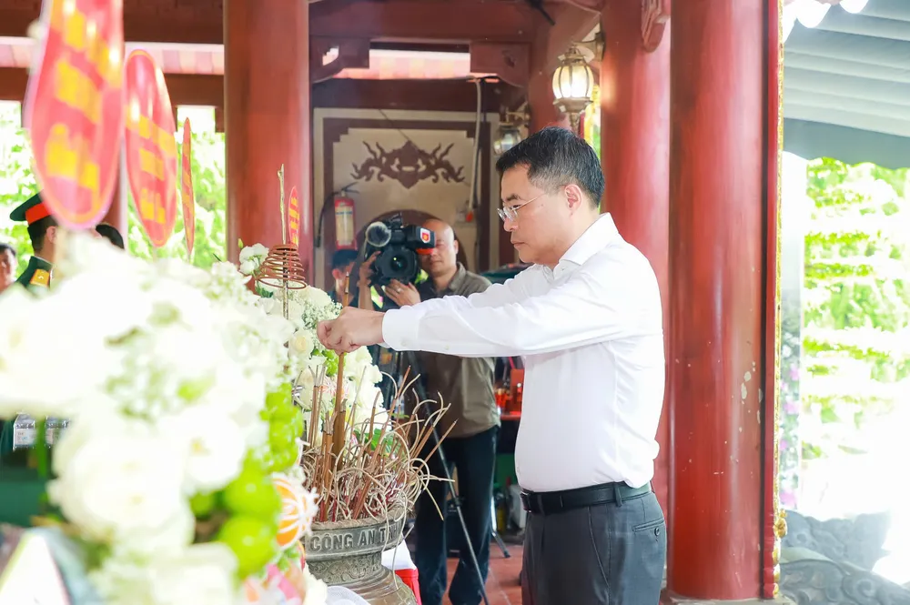 truong bon.jpg