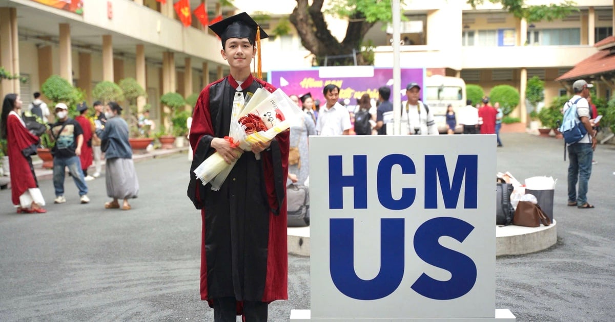 Nam sinh tốt nghiệp xuất sắc ngành AI, ‘ẵm’ việc lương cao khi chưa có bằng