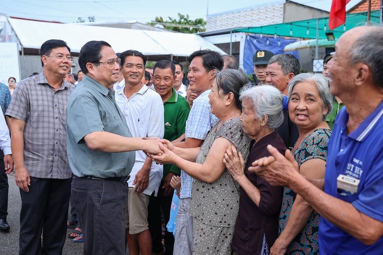 Thủ tướng tưởng niệm, tri ân các anh hùng liệt sĩ, người có công tại tỉnh An Giang- Ảnh 8.
