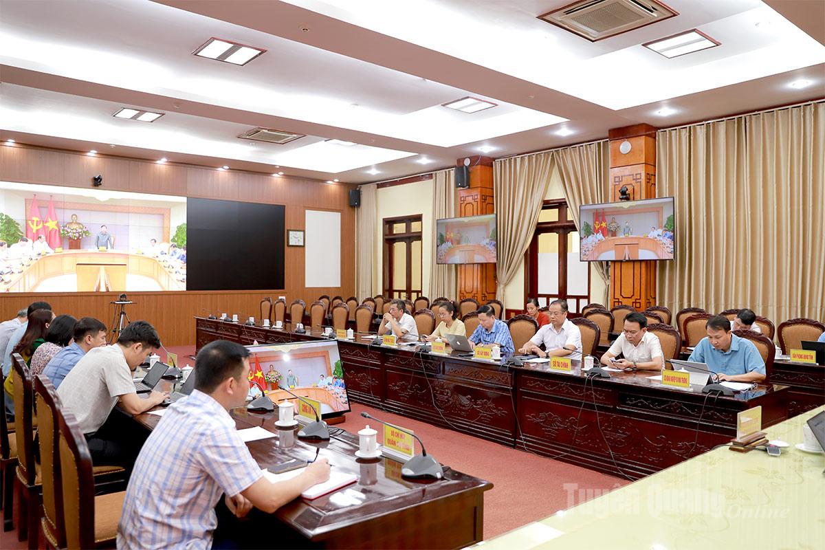 Cuộc họp được kết nối trực tuyến tới điểm cầu tỉnh và các xã, phường của tỉnh.