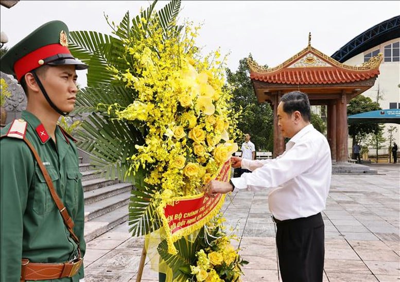 Chủ tịch Quốc hội tri ân các anh hùng liệt sĩ, người có công tại tỉnh Thái Nguyên- Ảnh 3.