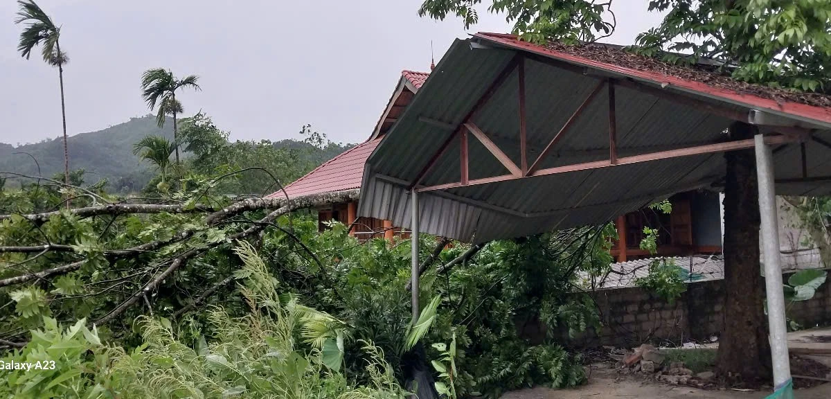 Tỉnh Lào Cai mưa, dông lốc làm 47 nhà bị tốc mái, sập đổ, ước thiệt hại 500 triệu đồng