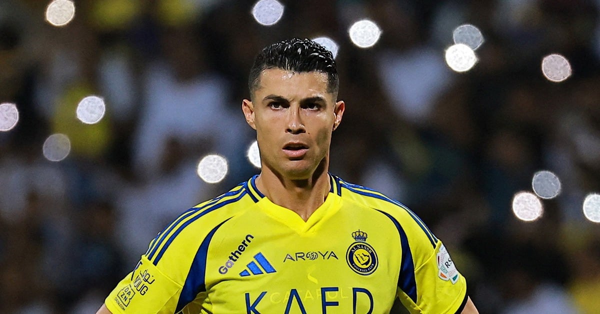 Ronaldo đánh bại Messi trong cuộc bình chọn nửa triệu người