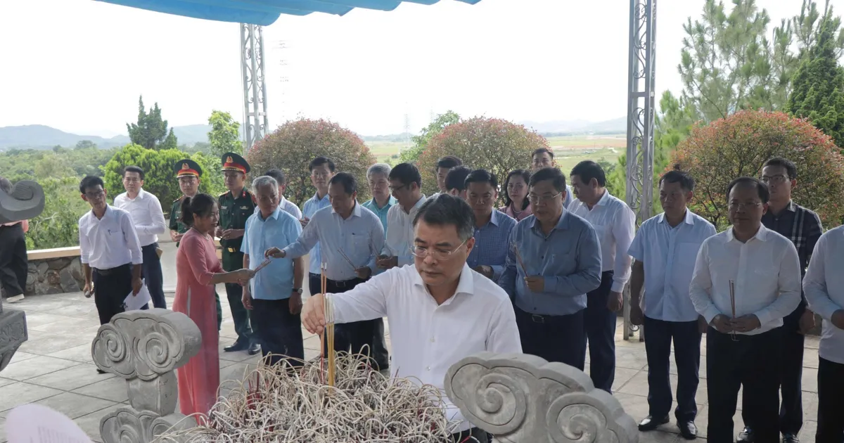 Đoàn công tác Trung ương thăm hỏi gia đình chính sách, người có công với cách mạng tại Hà Tĩnh