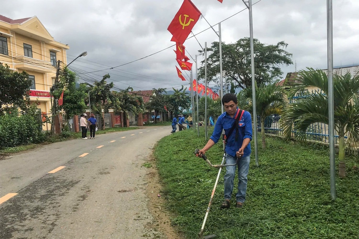 1.-tuyen-duong-co-duoc-nguoi-dan-gop-cong-cham-chut-khang-trang-sach-dep(1).jpg
