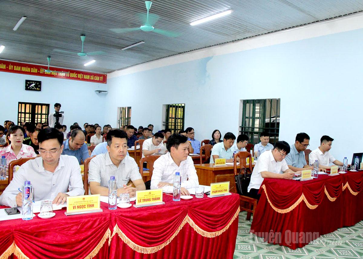 Delegates attending the conference met with voters.