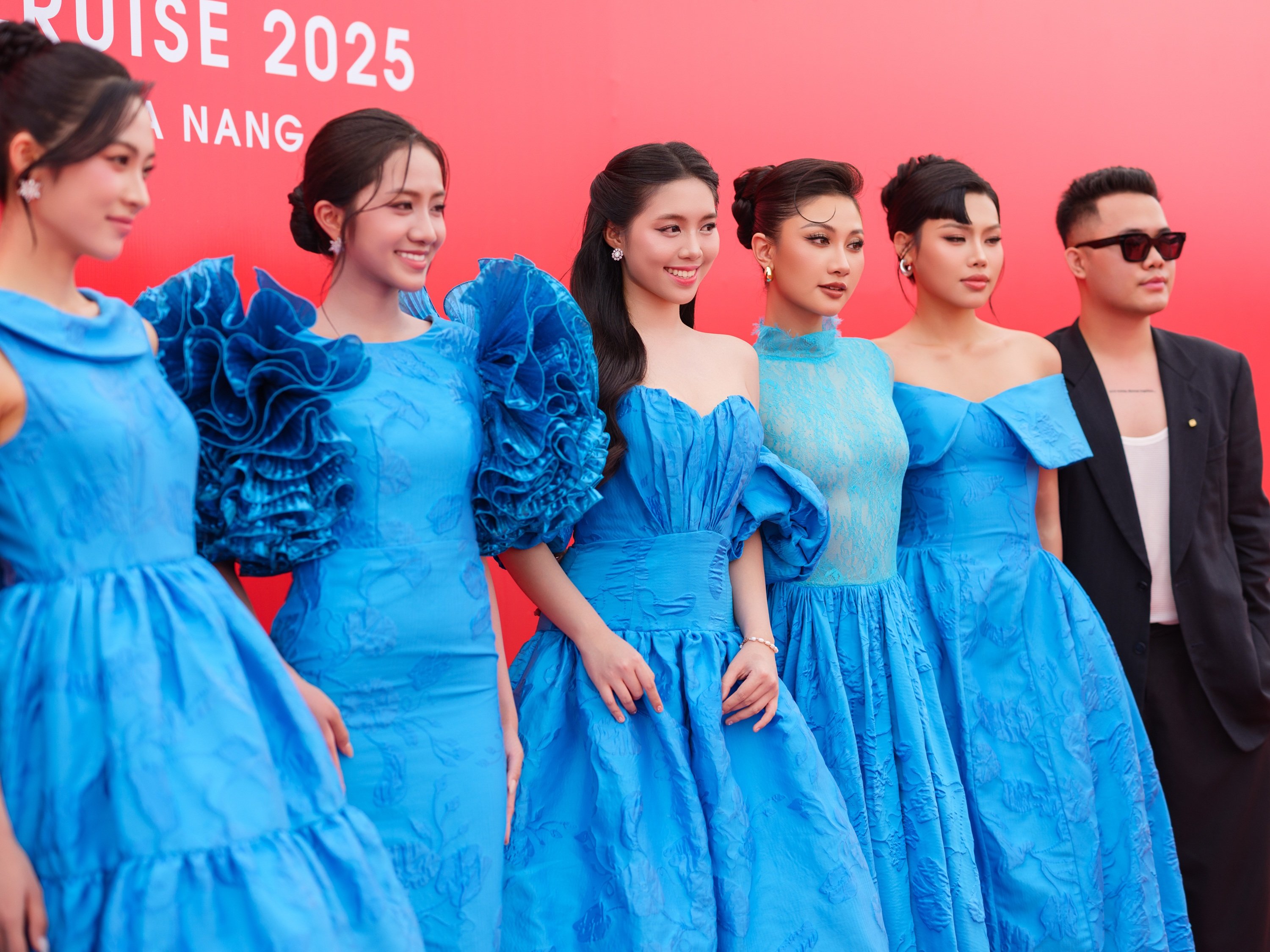 Thanh Lam và chồng bác sĩ sánh đôi dự show thời trang bên bờ sông Hàn - 1