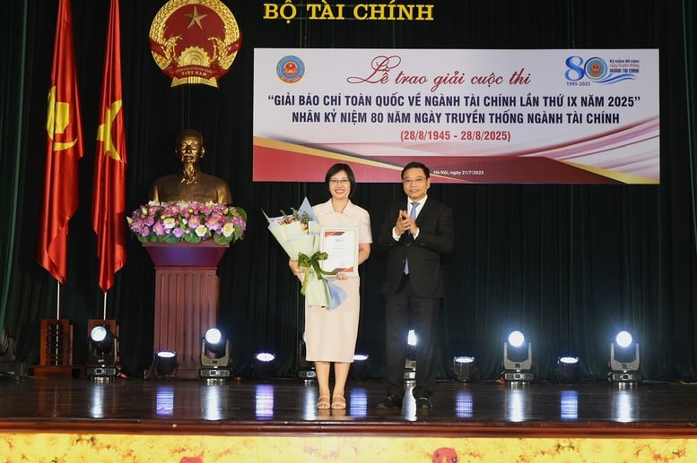 Trao Giải báo chí và khen thưởng công tác tuyên truyền về ngành Tài chính - Ảnh 3.