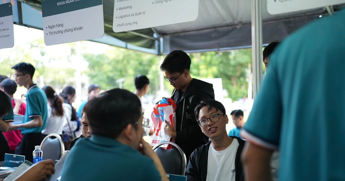 Đại học Kinh tế TPHCM công bố điểm sàn xét tuyển