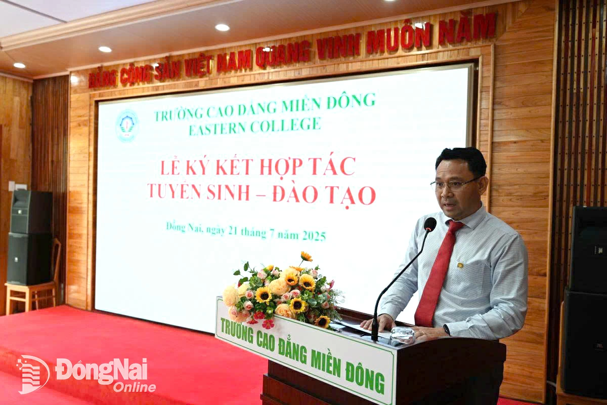 Ông Hoàng Nguyễn Anh Vũ, Giám đốc Ngân hàng Thương mại cổ phần phát triển Thành phố Hồ Chí Minh (HDBank) - chi nhánh Bình Phước phát biểu. Ảnh: Lam Ngọc - Phạm Quang
