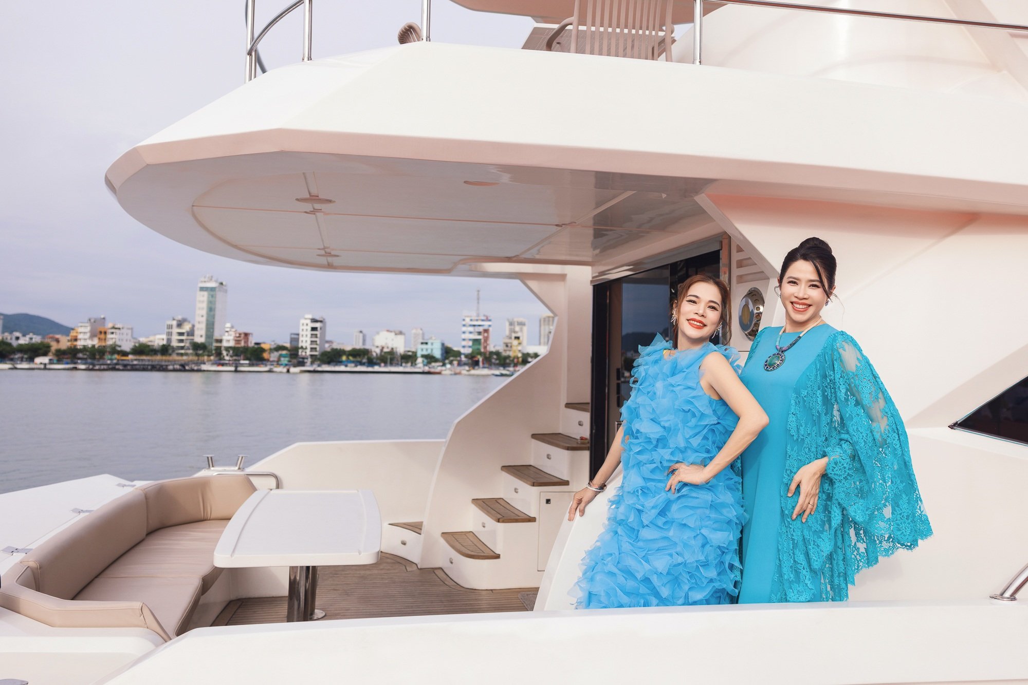 Thanh Lam và chồng bác sĩ sánh đôi dự show thời trang bên bờ sông Hàn - 2