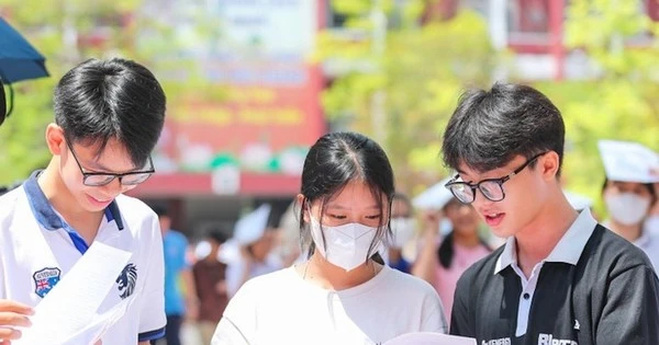 Phổ điểm tiếng Anh đẹp: Vì sao lại thấy bất ổn và đáng lo?