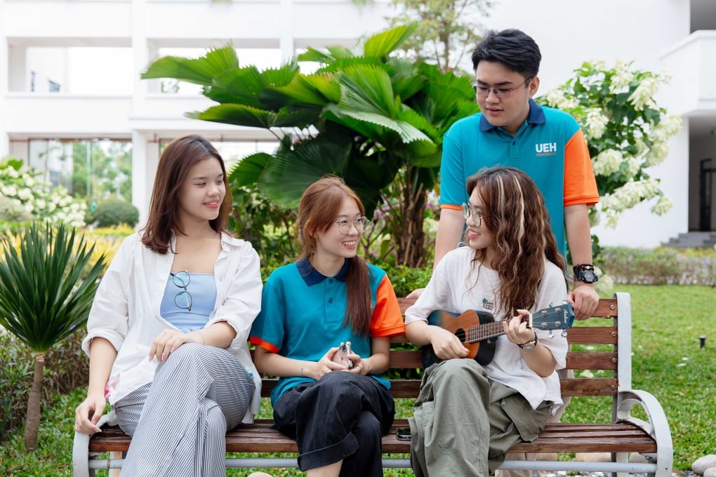 Đại học Kinh tế TPHCM công bố điểm sàn, dự báo điểm chuẩn năm 2025 - 1