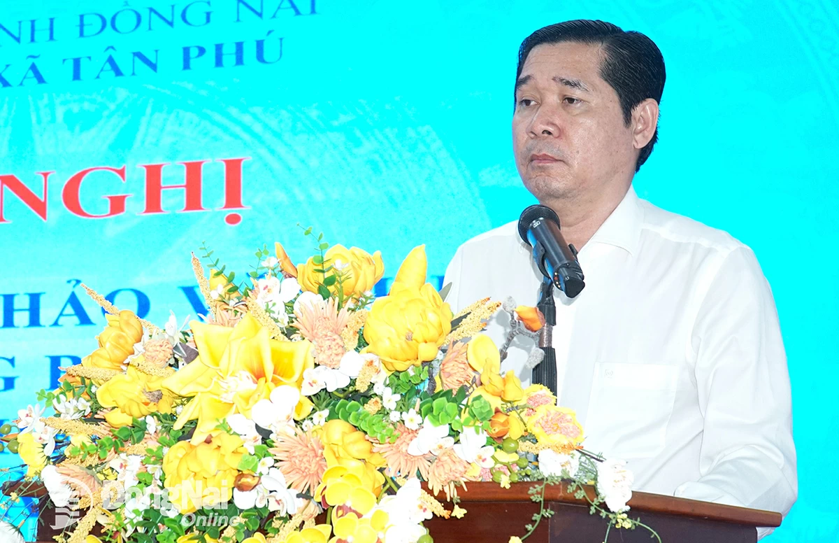 เลขาธิการคณะกรรมการพรรคประจำตำบลเติ่นฟู ตรัน กวาง ตู กล่าวสุนทรพจน์ปิดท้าย ภาพ: เตี่ยน คัง 