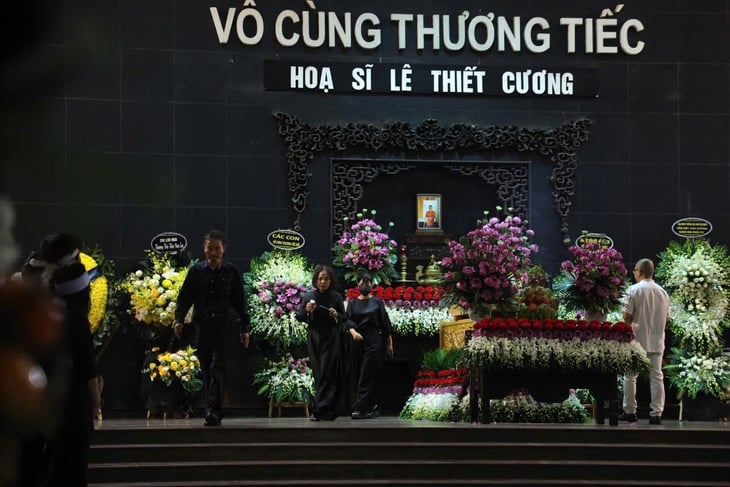 Gia đình, bạn bè yêu thương tiễn biệt họa sĩ Lê Thiết Cương - Ảnh 1.