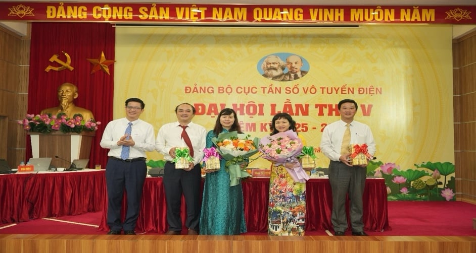 Đại hội Đảng bộ Cục Tần số vô tuyến điện lần thứ V nhiệm kỳ 2025-2030 thành công tốt đẹp - Ảnh 5.
